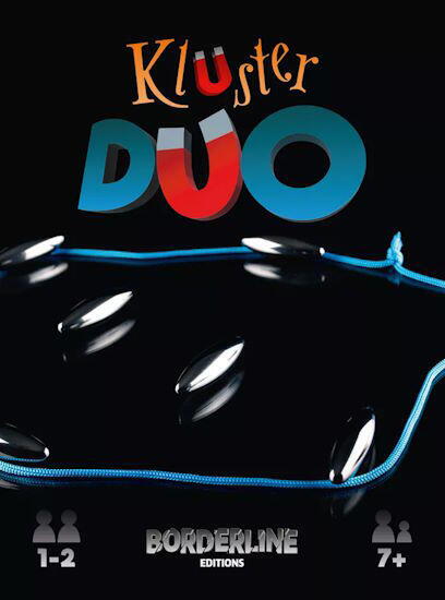 Kluster DUO er en underholdende, familievenlig færdighedsspil med store, ustabile "spinner"-magneter, der kan spilles alene eller integreres som en udvidelse til Kluster