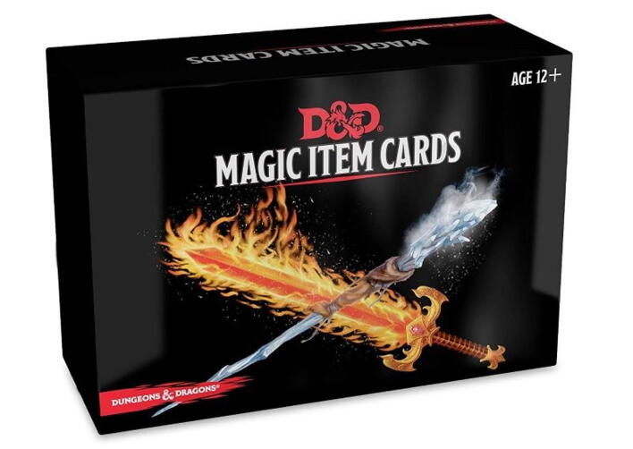 D&D Spellbook Cards Magical Items  kommer i denne fine sorte kasse