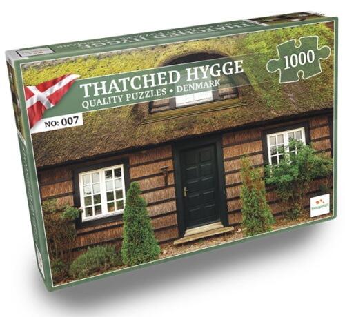 Et hyggeligt puslespil, med motiv af et stråtækt hus - Nordic Puzzles - Thatched Hygge (1000 pieces)
